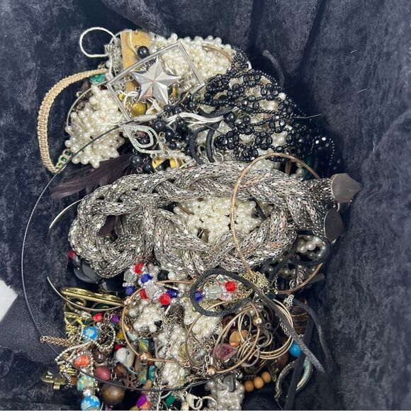 5 pounds of craft jewelry bundle vintage to current for repurpose - Picture 4 of 9